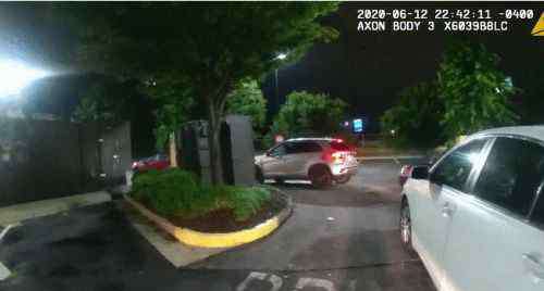 男子醉酒被警察击毙 拒捕黑人男子被警察射杀，视频还原案件细节