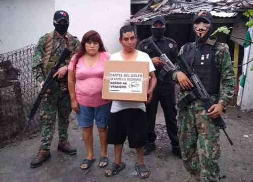 洛斯哲塔斯 这剧情还是来了：墨西哥贩毒集团向穷人发救济物资