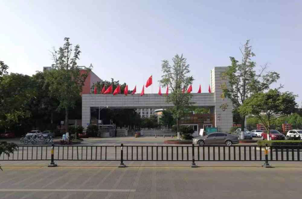 香城中学 成都新都高考生，开考在即 警方送上交通出行宝典