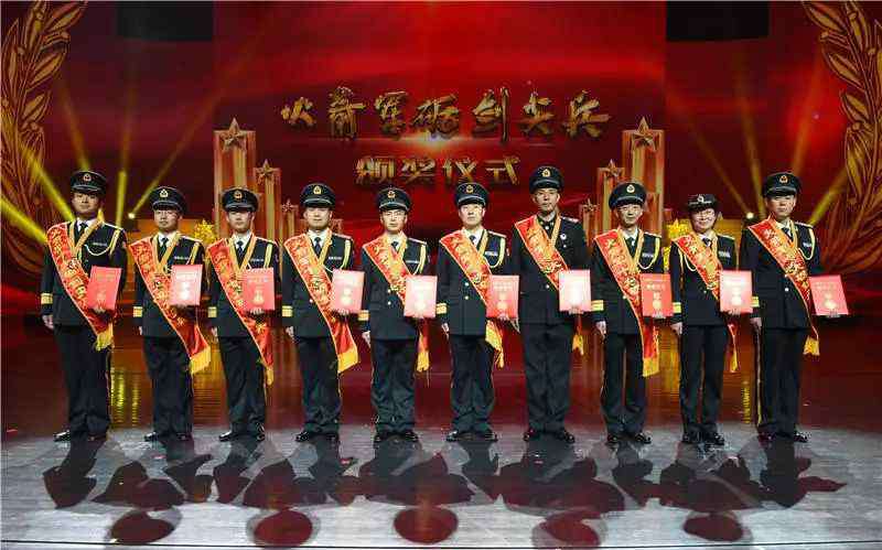 砺剑 点赞｜军中排头兵！火箭军“砺剑尖兵”又迎10位新成员