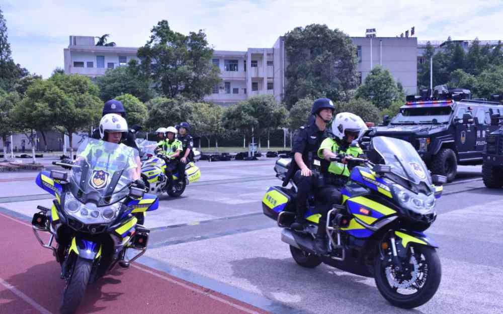 香城中学 成都新都高考生，开考在即 警方送上交通出行宝典