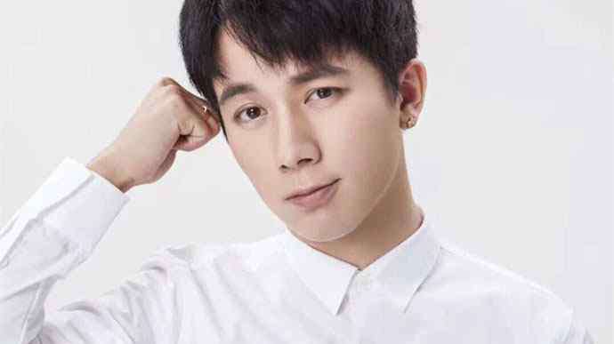 李明霖个人资料 李明霖个人资料身价多少 李明霖李宏毅什么关系