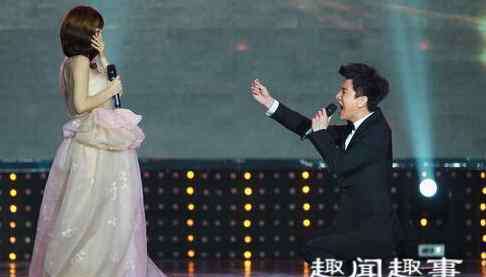 李小璐做头发什么意思 李小璐做头发什么意思 李小璐pgone挽手搂腰视频真相曝光