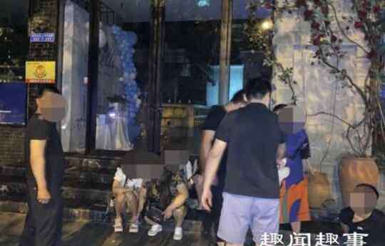 走光网 警方雷霆扫黄抓获男女共浴现行 现场曝光网友直呼辣眼睛内幕不忍直视