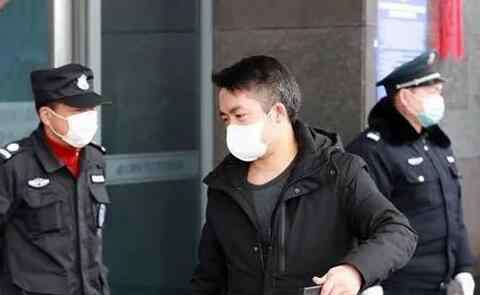 男护士援鄂归来变白发 39岁男护士援鄂归来满头白发 向归来的英雄道一句辛苦了