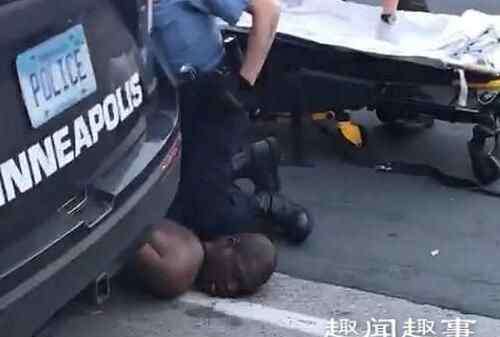 锁喉 令人绝望!男子被警察锁喉7分钟身亡 生前哀嚎一句话令人绝望