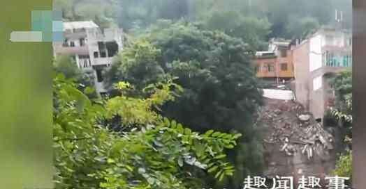 湖北利川新闻 7月20日上午,湖北利川一整栋民房突然倒塌,7秒钟左右就“消失不见”,围观村民吓得大喊“糟了