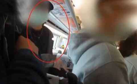 高铁吃东西遭骂 高铁吃东西遭骂 到底是男乘客小题大做还是女乘客太自私