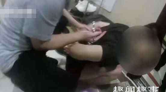 草丛 女子下夜班被男子拖进草丛 随后她的操作令人叫绝背后真相实在让人惊愕