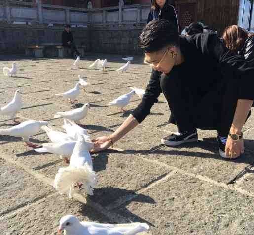 秦霄贤家庭背景 秦霄贤家里干什么的 秦霄贤家境贫困是什么梗