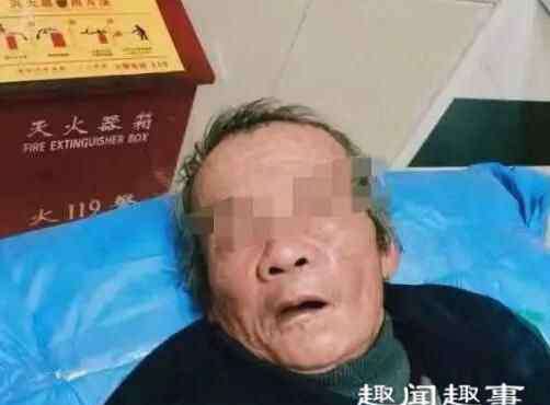七旬流浪汉 近日,江苏无锡一位衣不蔽体的七旬流浪汉病倒街头被人发现,送医救治后民警帮他