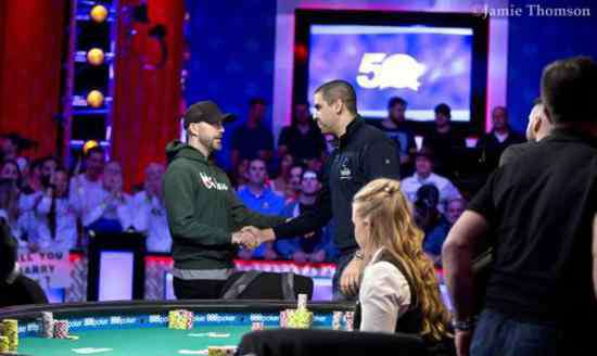 gates WSOP主赛Ensan与Gates领跑 两人筹码量占75%