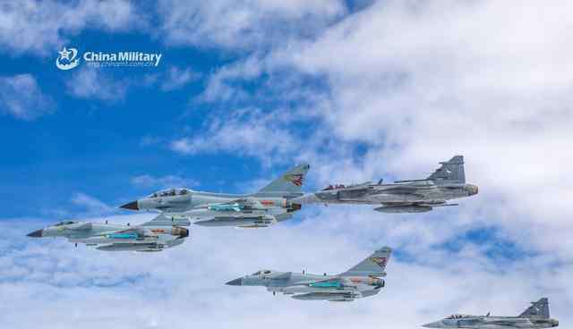歼10b战斗机 泰国要买新战机取代F16：曾考察歼10C FC31也有机会