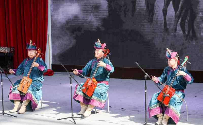 两地情 两封信，两地情，草原上的第一支乌兰牧骑上海赴约了