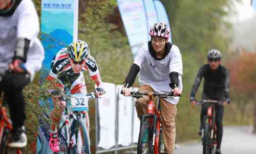 环湖自行车 2018虐炼千岛湖青少年环湖骑行胜利闭幕