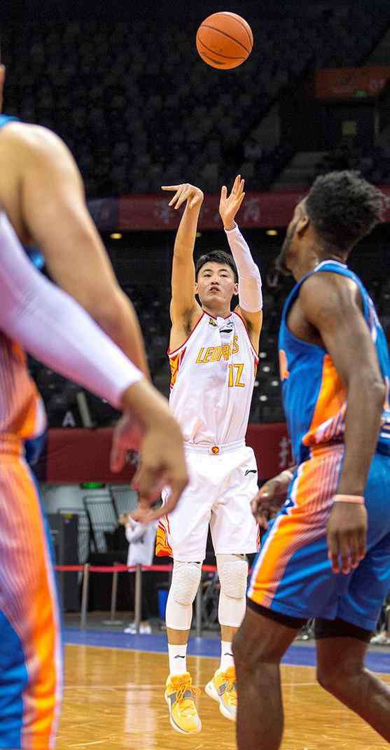 易普症 CBA有“小红脸”，NBA有“神经病”，球星遇怪病只能自认倒霉？