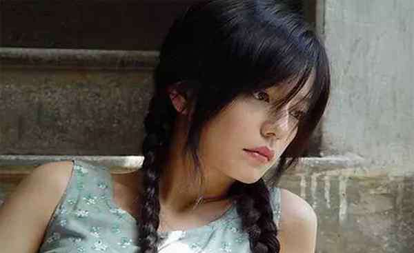 杨幂最受欢迎女歌手 中国眼睛最美的十大女星 杨幂排名第5，迪丽热巴必须有姓名