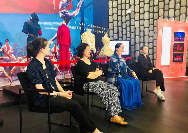 红色娘子军歌词 四代“琼花”聚首，《红色娘子军》是这样炼成的