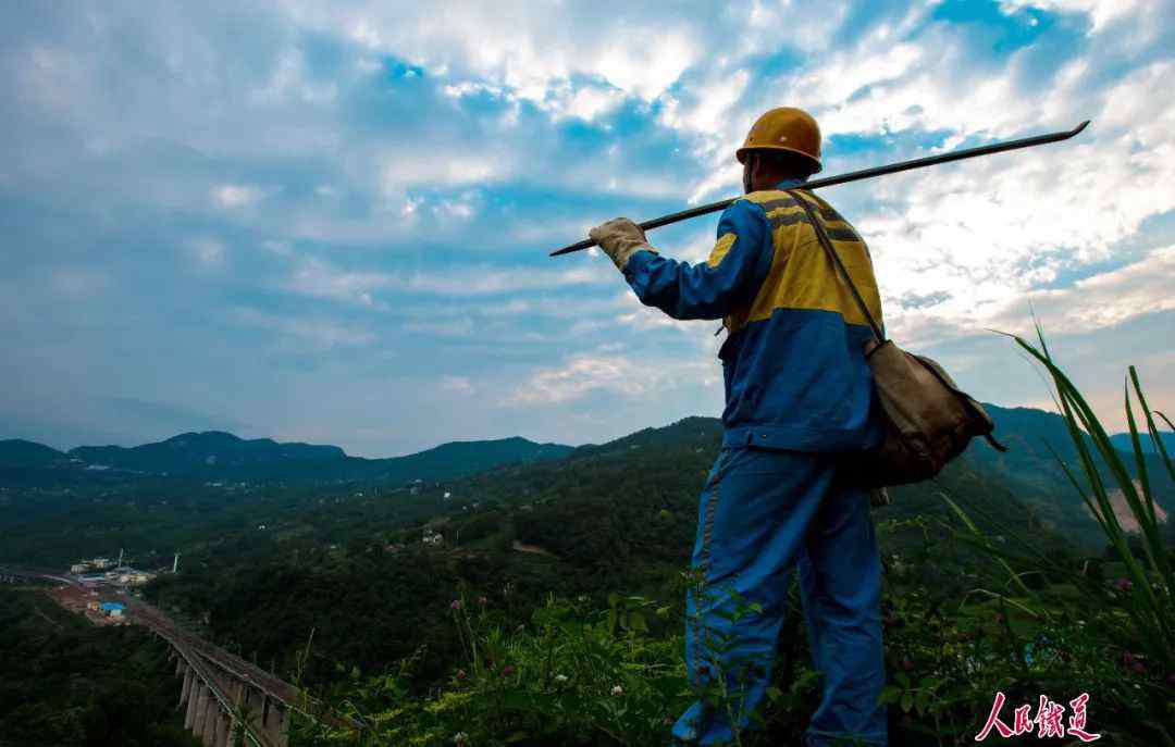 宜万铁路地图 新时代·铁路榜样｜鲁朝忠：离山上的危石近一些，我心里才踏实