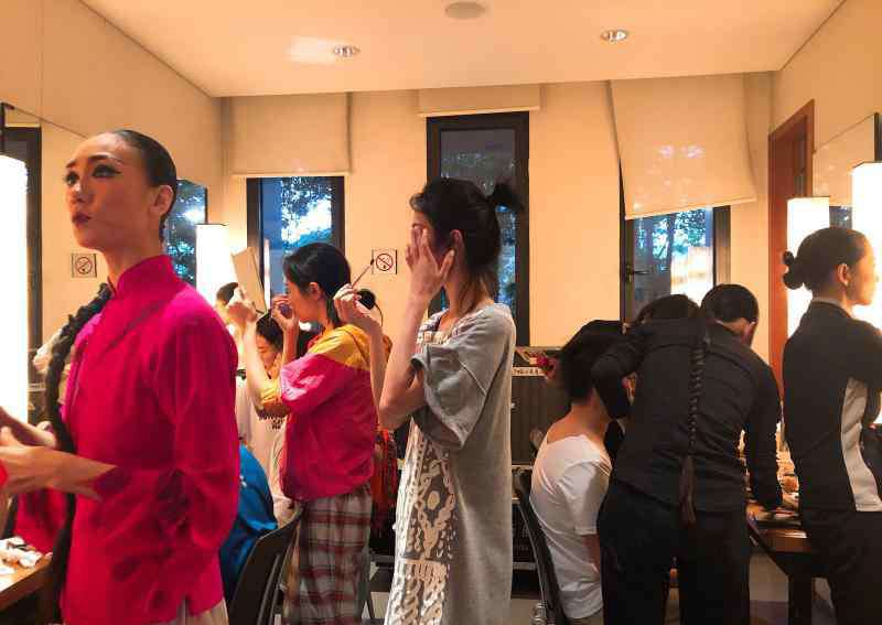红色娘子军歌词 四代“琼花”聚首，《红色娘子军》是这样炼成的