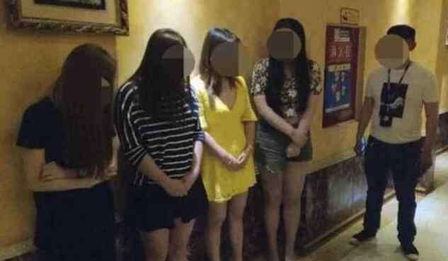 重庆扫黄 辣眼睛！警方出击扫黄 男女共浴被抓现行！