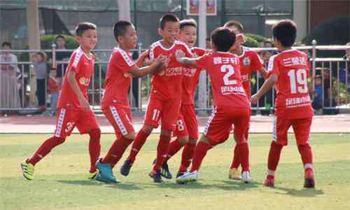 新足球小子 青训足球新历史！中国足球小将郑州打造全新奇迹！