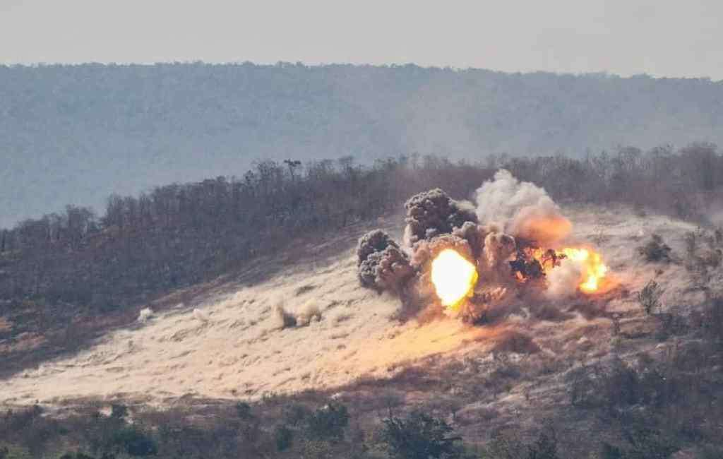 马浩东微博 F16丢铁炸弹过时？以色列用它炸掉了伊拉克核设施