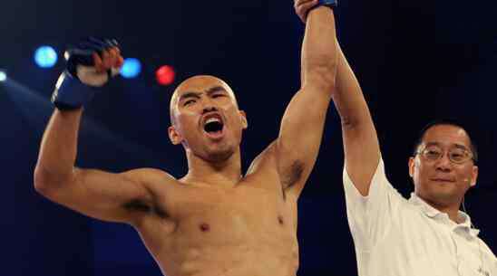 张铁泉ufc战绩 UFC中国第一人张铁泉杀回擂台 对手比他重100斤