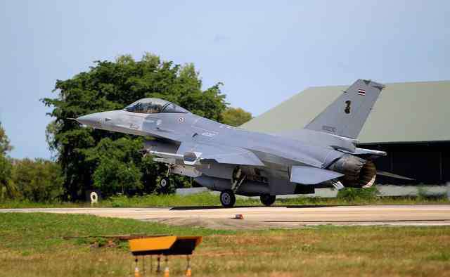 歼10b战斗机 泰国要买新战机取代F16：曾考察歼10C FC31也有机会