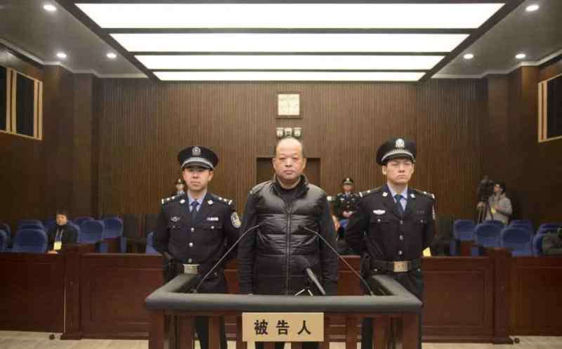 久久色综合久久 大学副校长爱收金条、现金，专门物色“懂规矩”的老板
