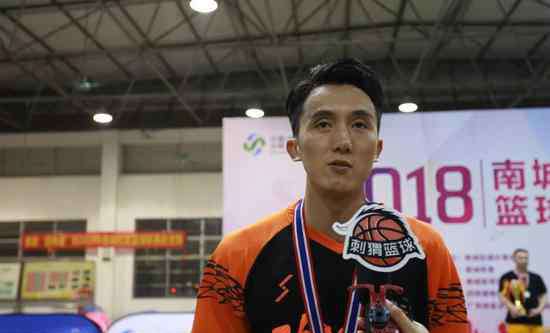 张冠豪 15年绿叶终于捧起MVP 记得东莞后场双枪吗？