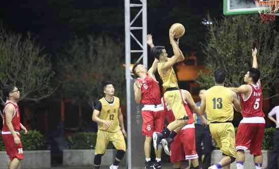 张冠豪 15年绿叶终于捧起MVP 记得东莞后场双枪吗？