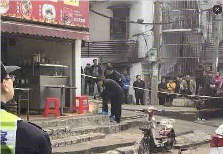 长沙伍家岭砍人事件 2017武汉武昌火车站杀人案,街头一男子头颅被砍（图片视频曝光）