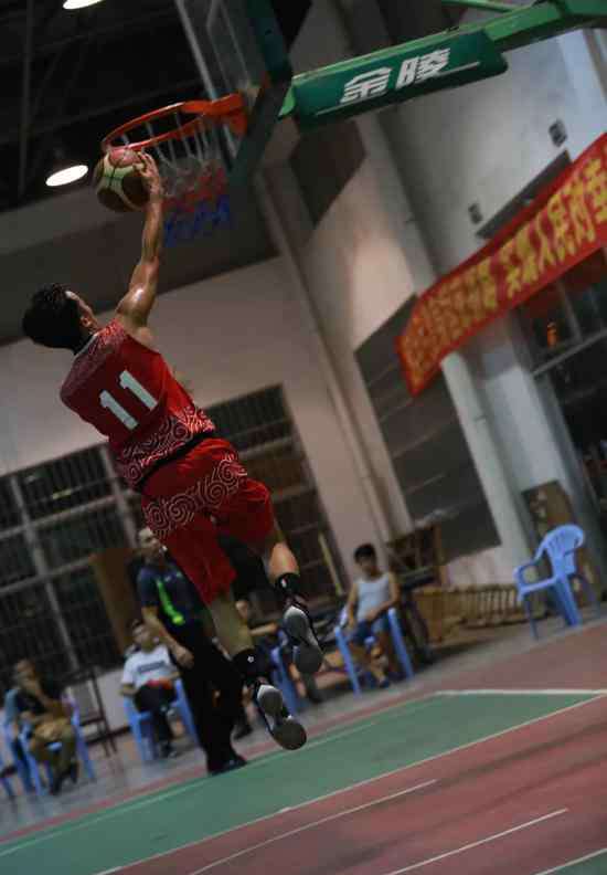 张冠豪 15年绿叶终于捧起MVP 记得东莞后场双枪吗？