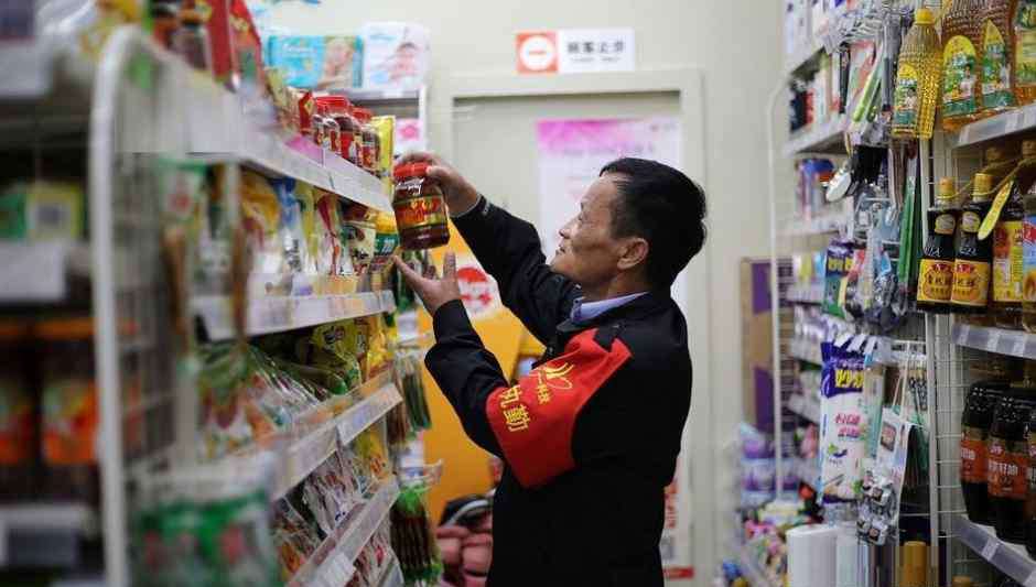 柯全寿 成都一门卫撞脸马云 网友：这是失散多年的兄弟