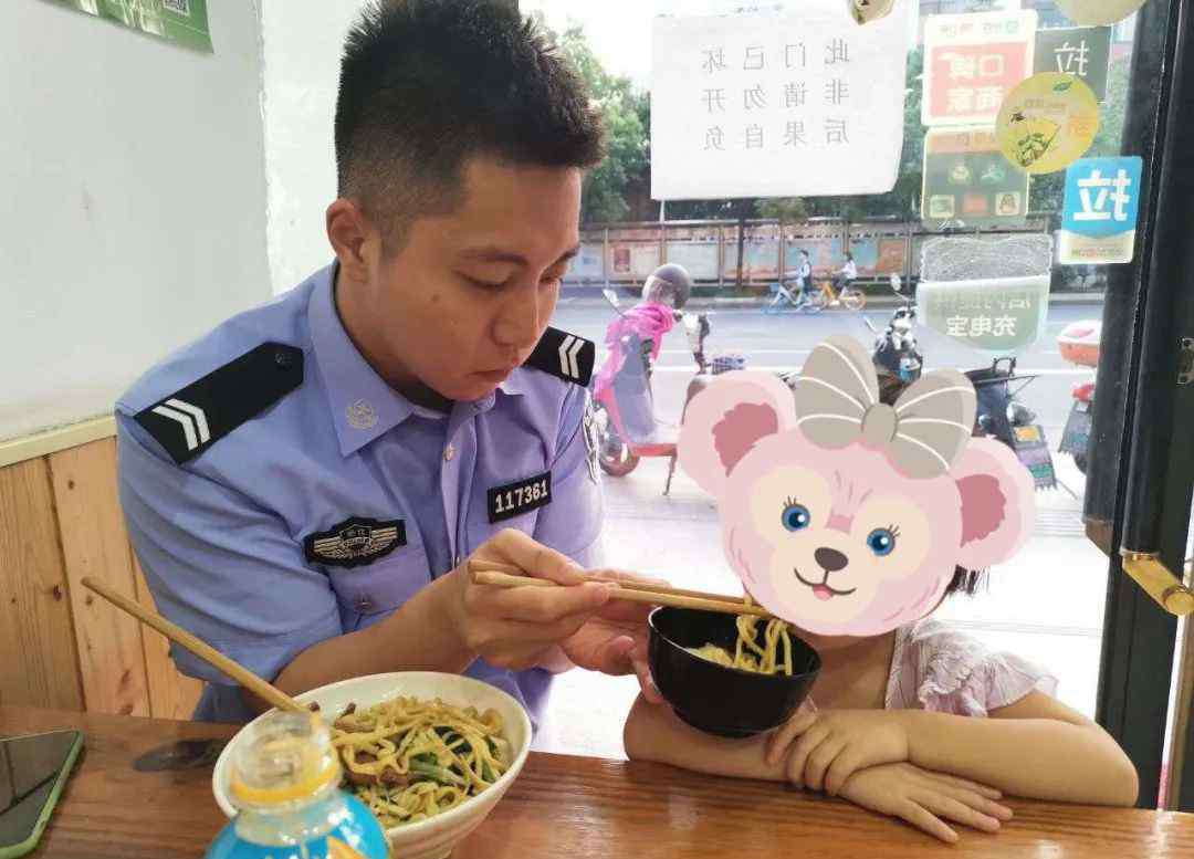 骑电瓶车日妈妈阅读 紧急扩散！杭州一妈妈骑无牌电瓶车被拦下，竟丢下女儿跑了？！