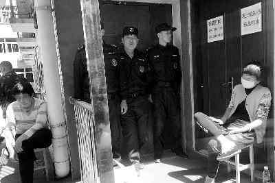 武警二院生物治疗 武警北京总队第二医院资料背景：科室对外承包给莆田人