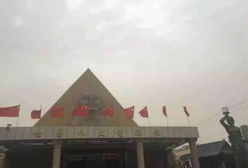 双眼皮兵马俑摘牌 双眼皮兵马俑摘牌 西安“一日游”乱象该整顿了！
