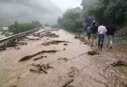 九寨沟发生特大泥石流灾害 九寨沟县多处发生暴雨泥石流灾害 省道205线中断