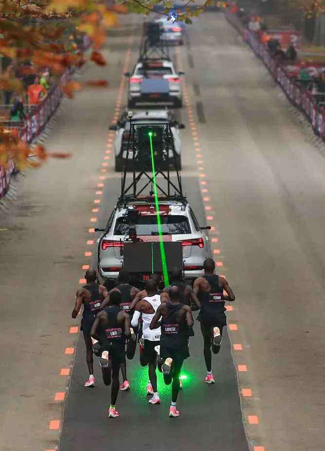 石油帝国 马拉松“破2”幕后：200亿石油帝国，41人陪跑，1双跑鞋
