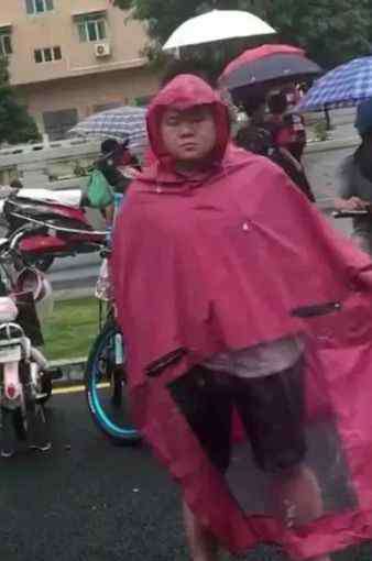 哈里王子身高 英国小情侣成现实版“哈利”与“赫敏”，靠明星脸环游世界