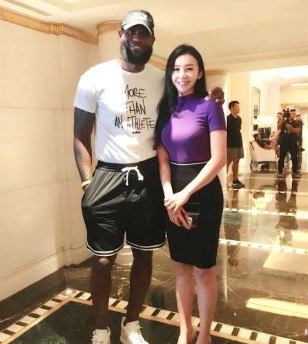 nba最前线女主持 《NBA最前线》女主播张曼源，前凸后翘好身材