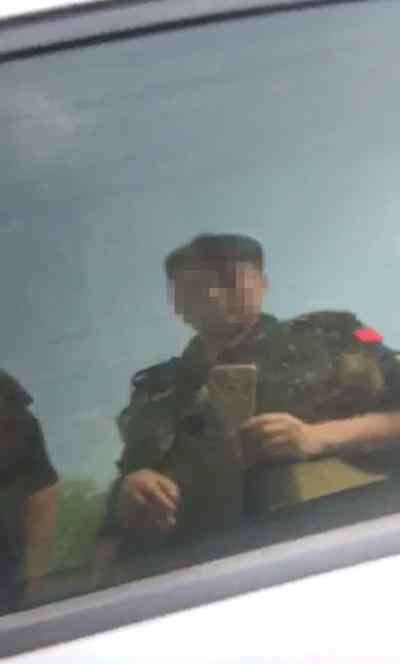 网传警察打女人视频 河北女子“车震”视频现场图曝光 遭警察传上网后自杀
