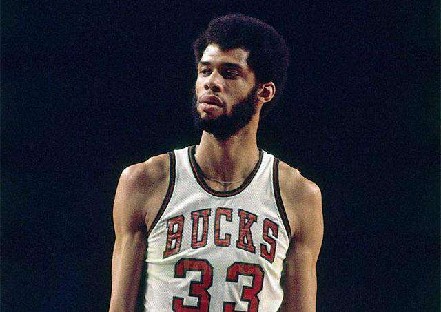 nba张伯伦 NBA历史远古四大中锋，张伯伦、指环王、贾巴尔，还有一个是谁
