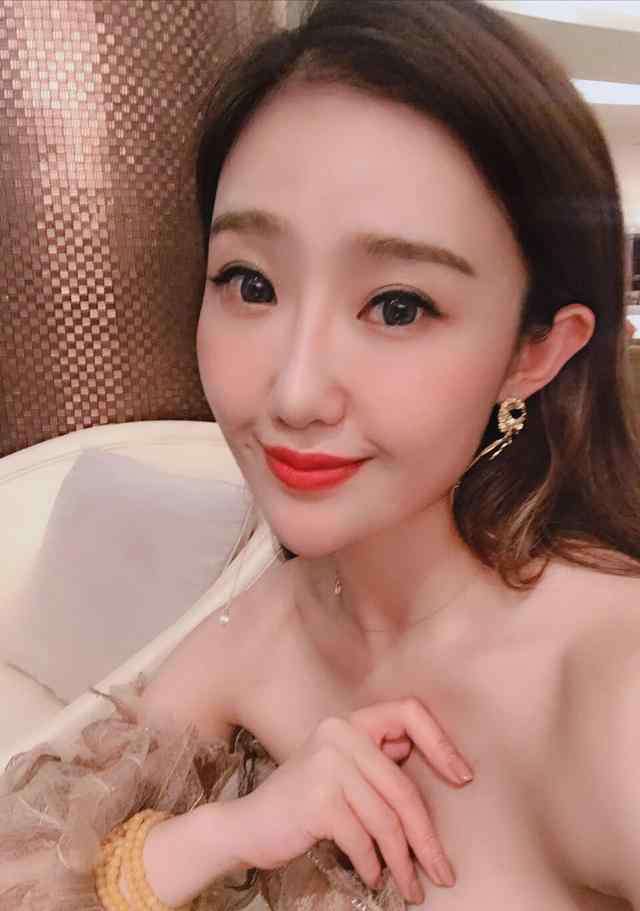 太极闫芳 太极大师闫芳重出江湖遭到痛批，搏击女主持：丢尽传统武术的脸