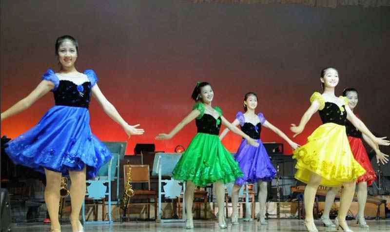 朝鲜金 探访朝鲜金星学院女生穿清凉装跳舞（组图）
