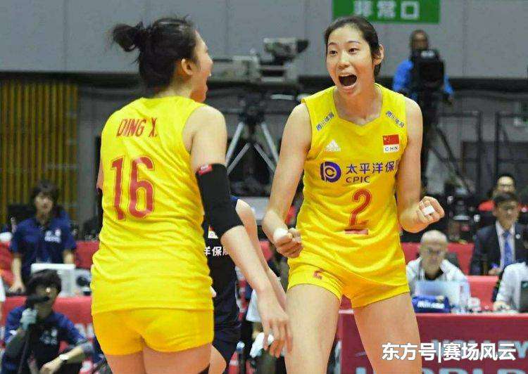 女排冯坤 冯坤原来也是朱婷老师！夸赞她是朴实孩子，天赋和勤奋都具备