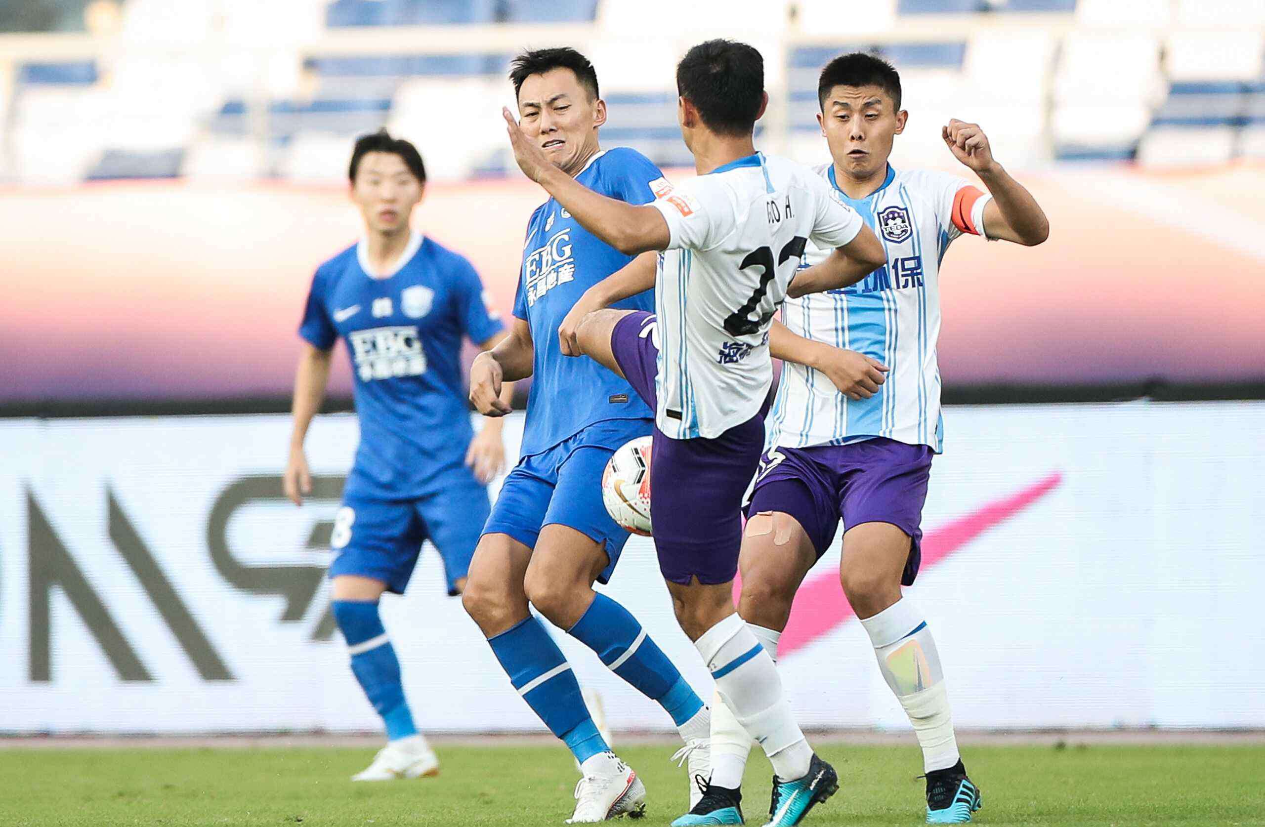 惠家康 钟纪宇穆里奇建功赵宏略染红，永昌3-0十人泰达