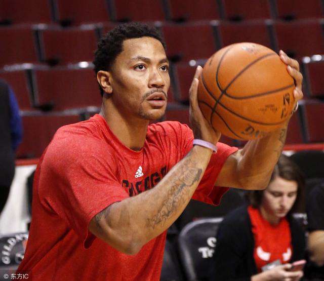 德里克罗斯的故事 NBA 励志传奇人物 德里克·马特尔·罗斯的故事
