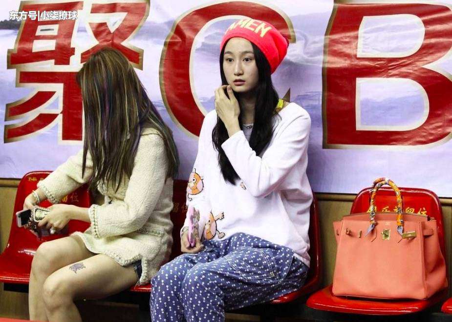 广东宏远老板娘 逆生长！广东宏远老板娘薄纱难掩美背纹身，球迷：难怪球员偷瞄